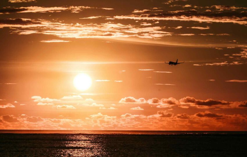 Avoid jet lag plane health summer